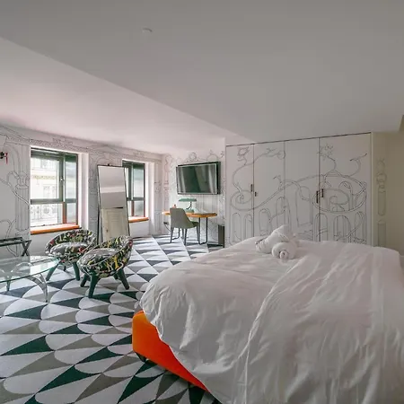 Magic In Saint Germain Des Pres Parijs